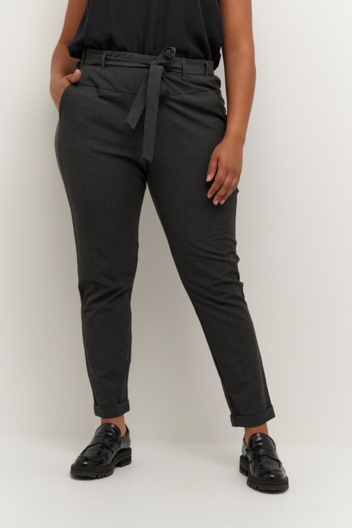 Jia Belt Buxur - Dark Grey