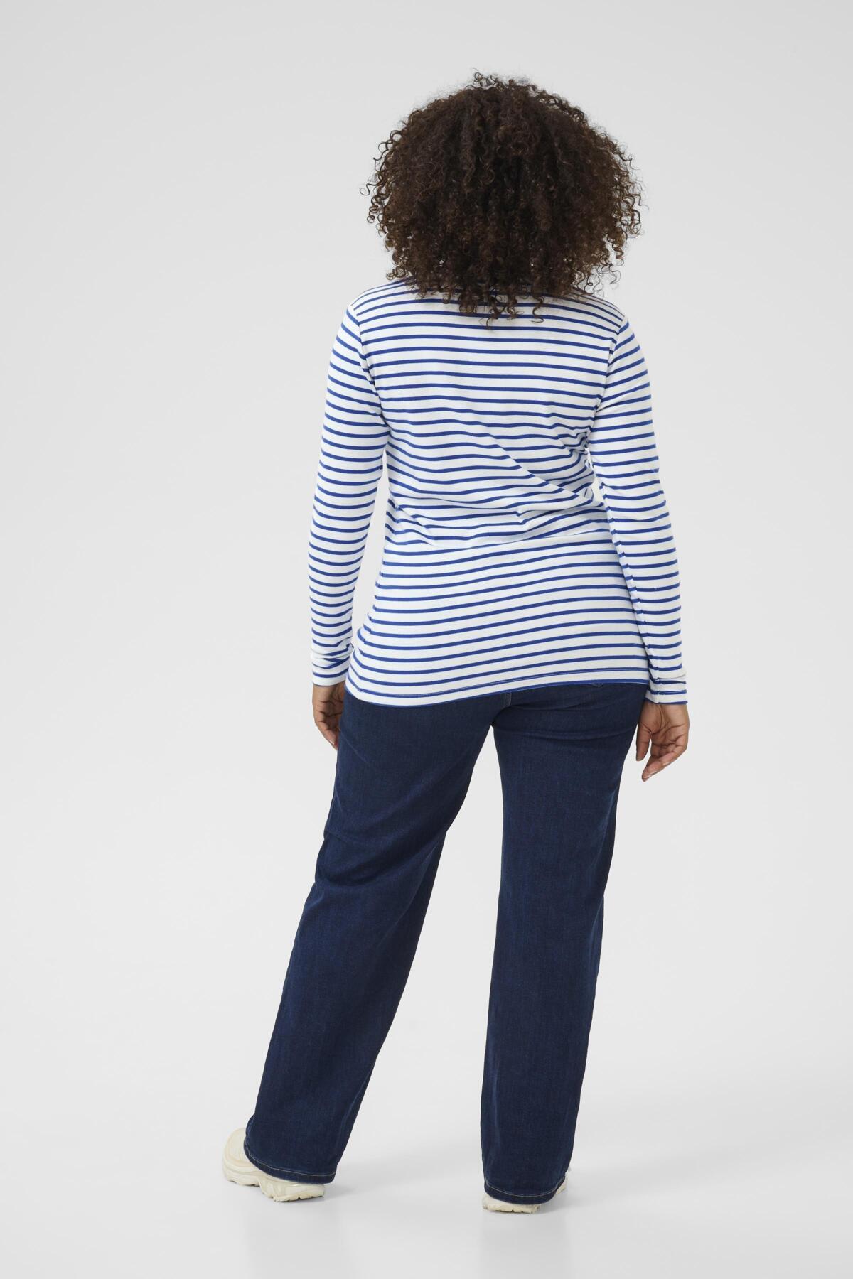 Lia Toppur - SurfBlue