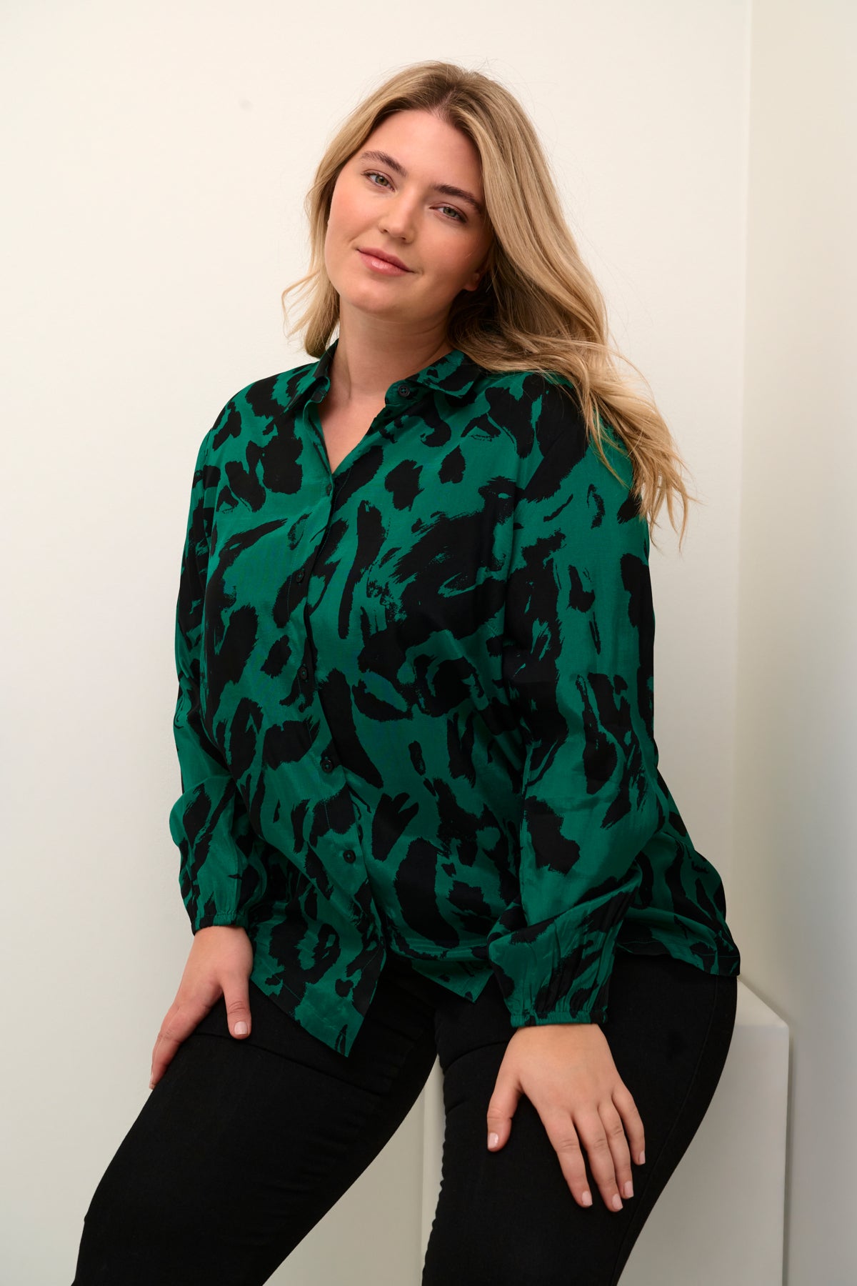 Aventurine Leo Skyrta