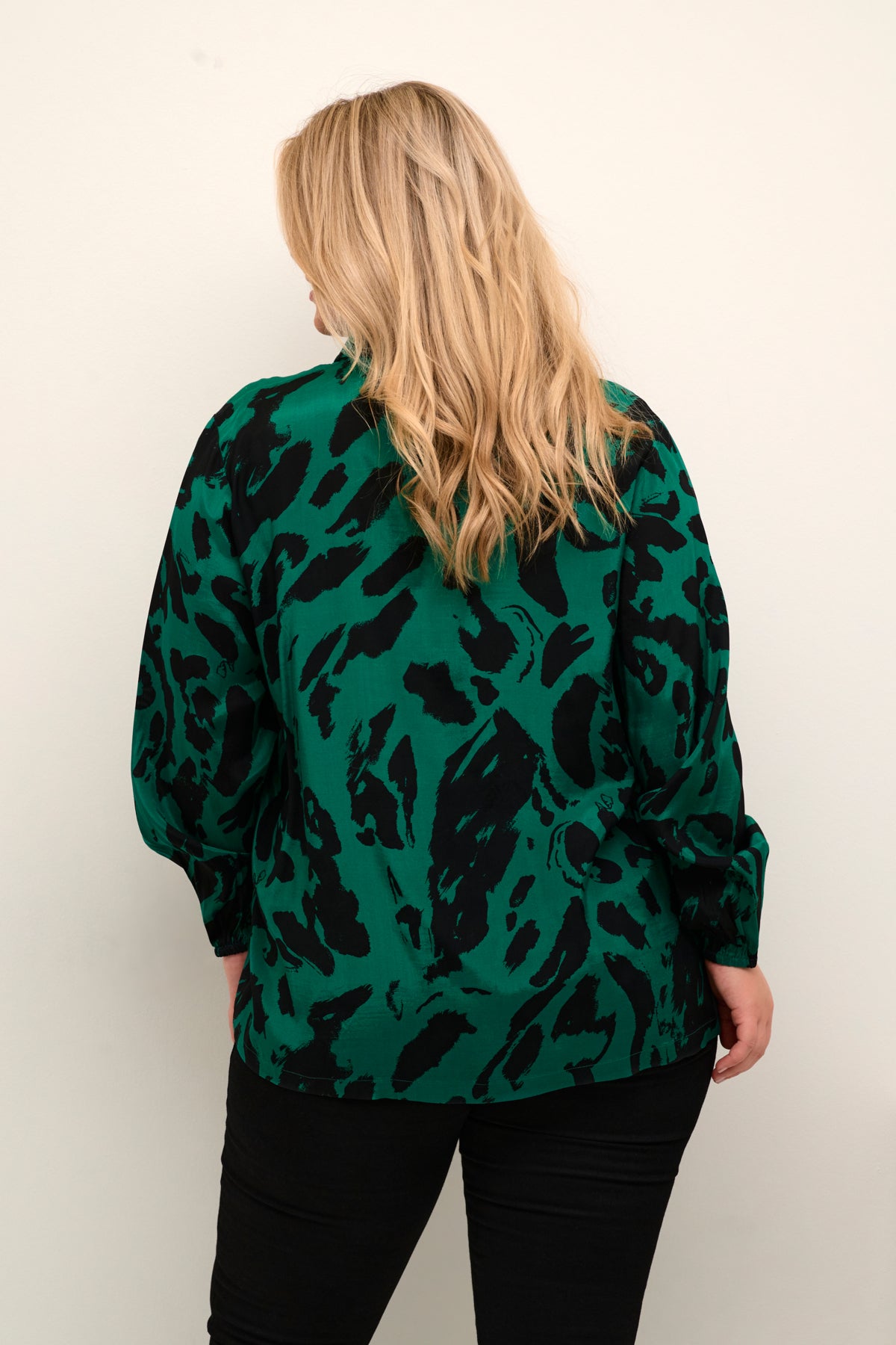 Aventurine Leo Skyrta