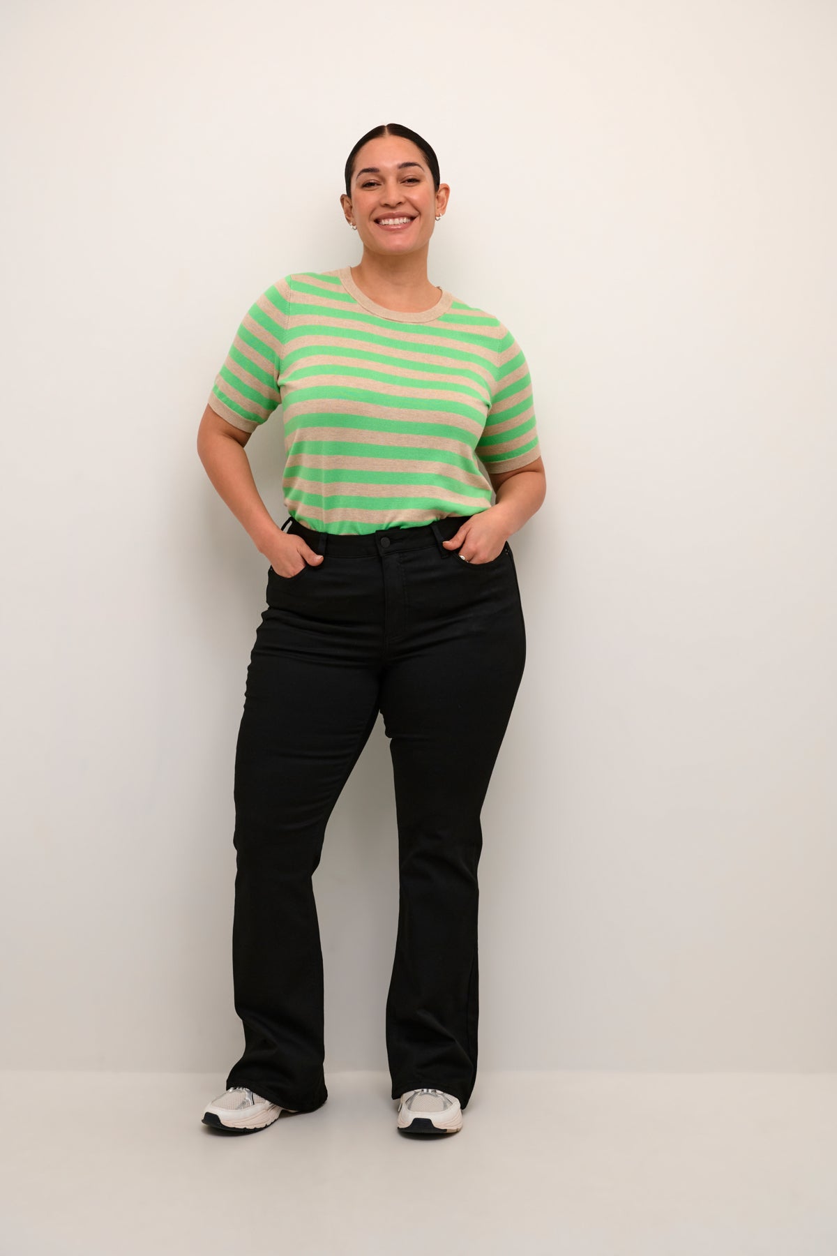 Dina Bootcut Jeans - Svartar