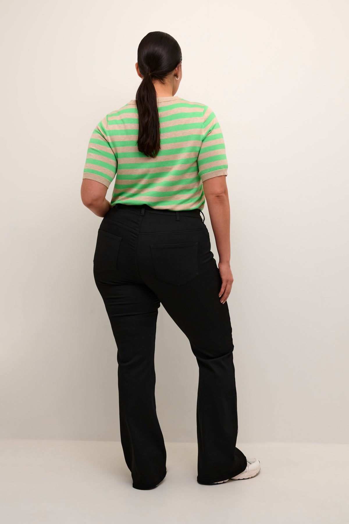 Dina Bootcut Jeans - Svartar