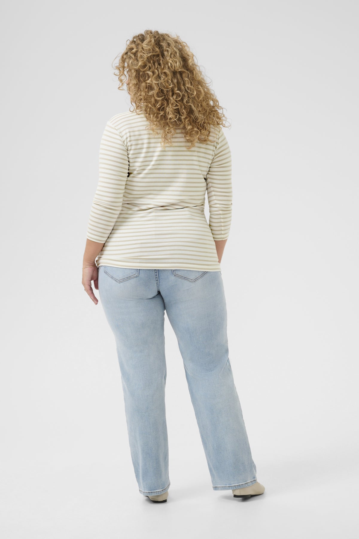 Lia Kvarterma Toppur