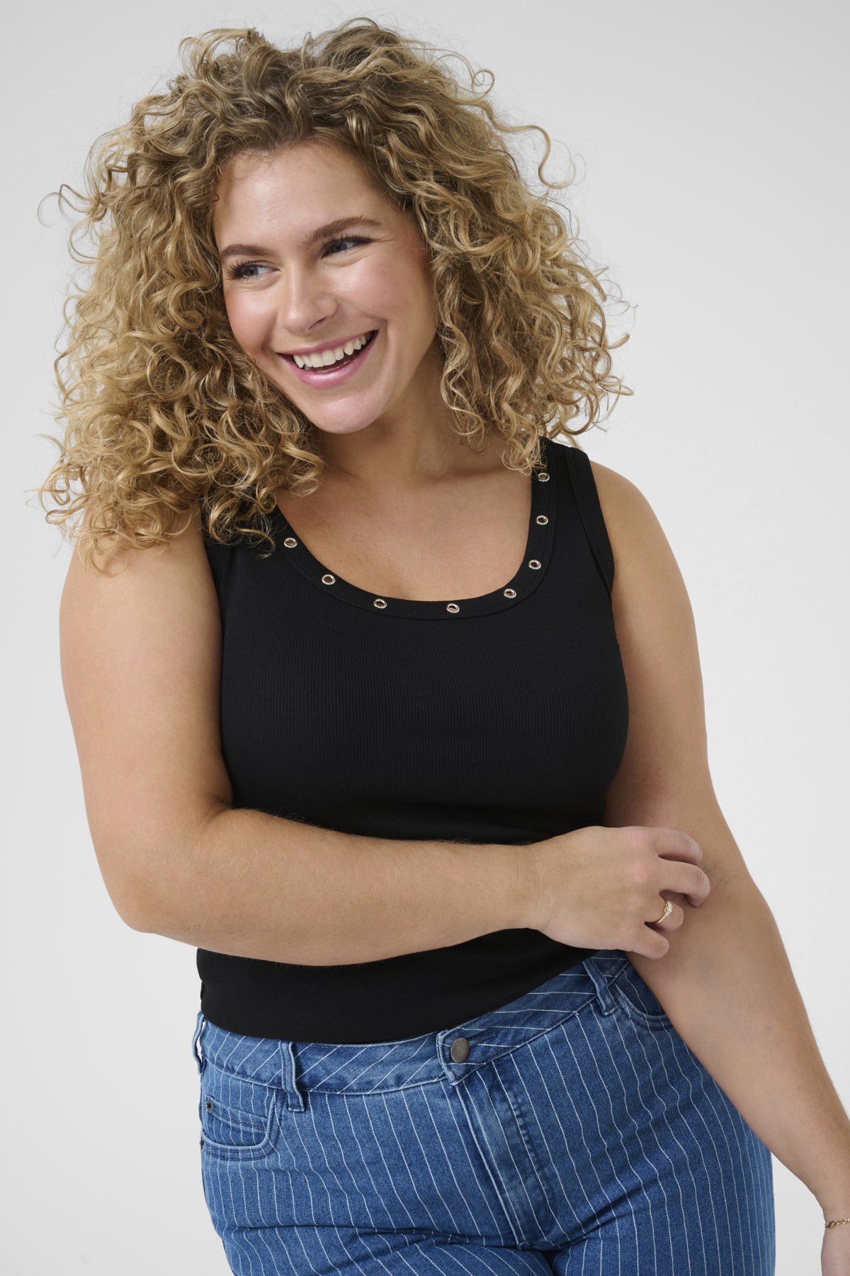 Carina Eyelets Hlýrabolur