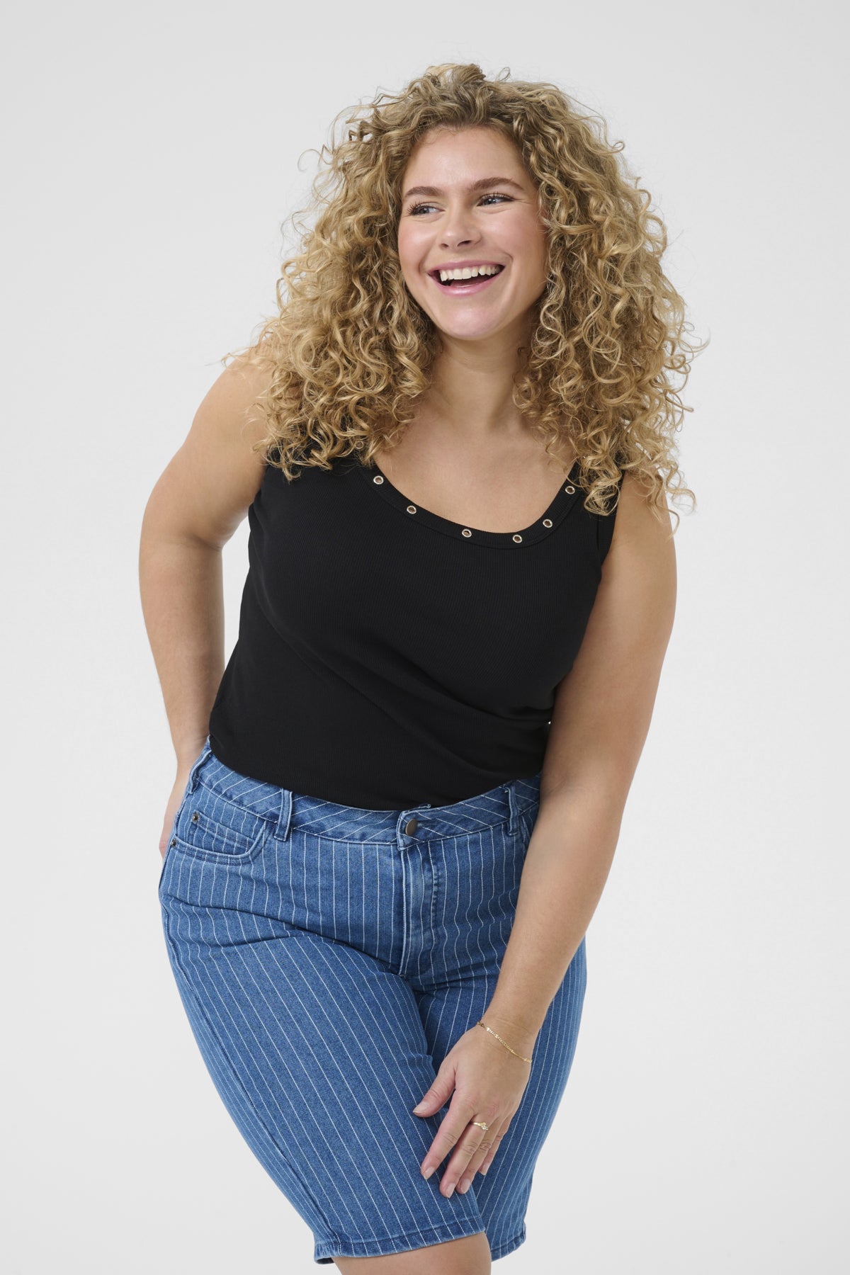 Carina Eyelets Hlýrabolur