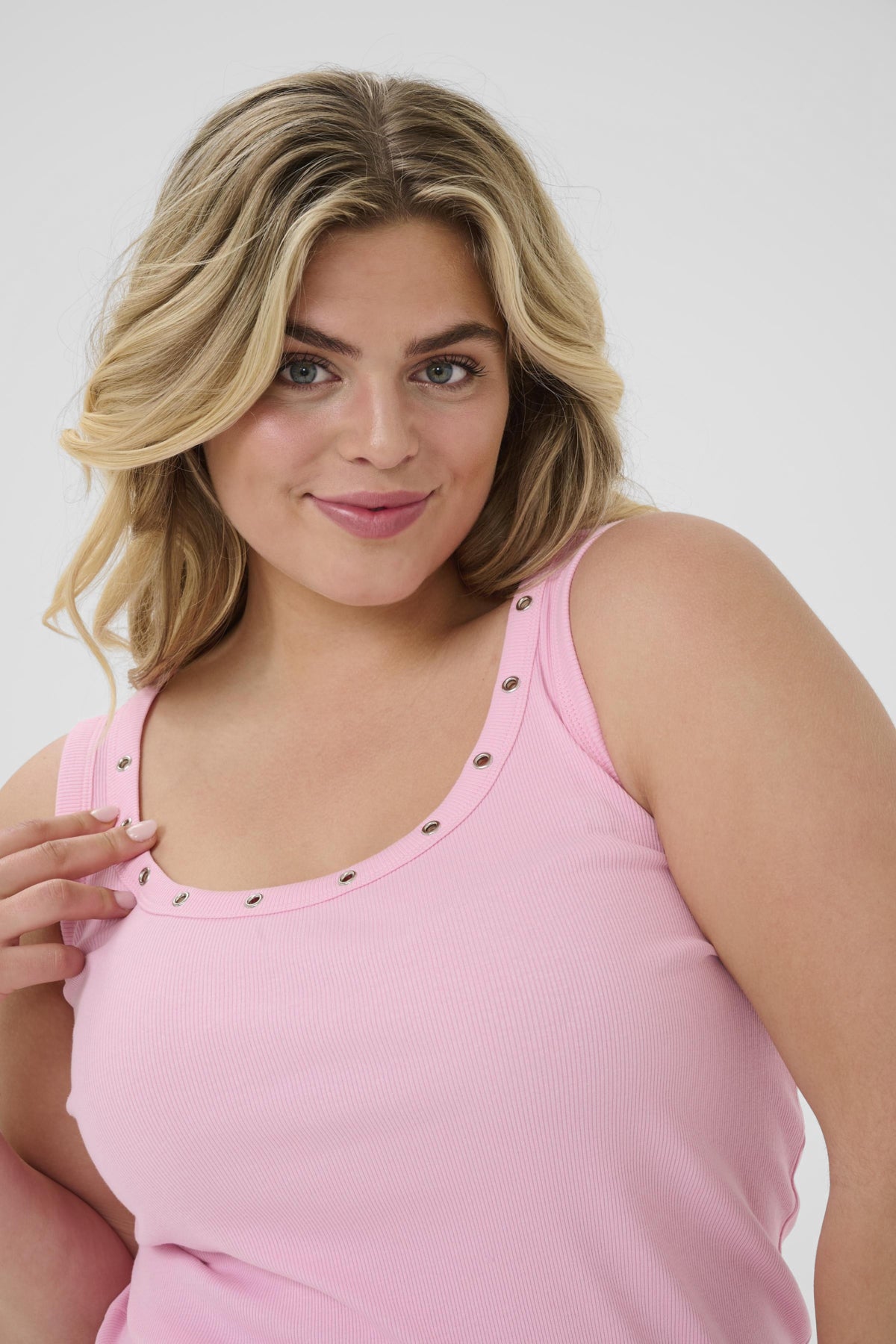 Carina Eyelets Hlýrabolur