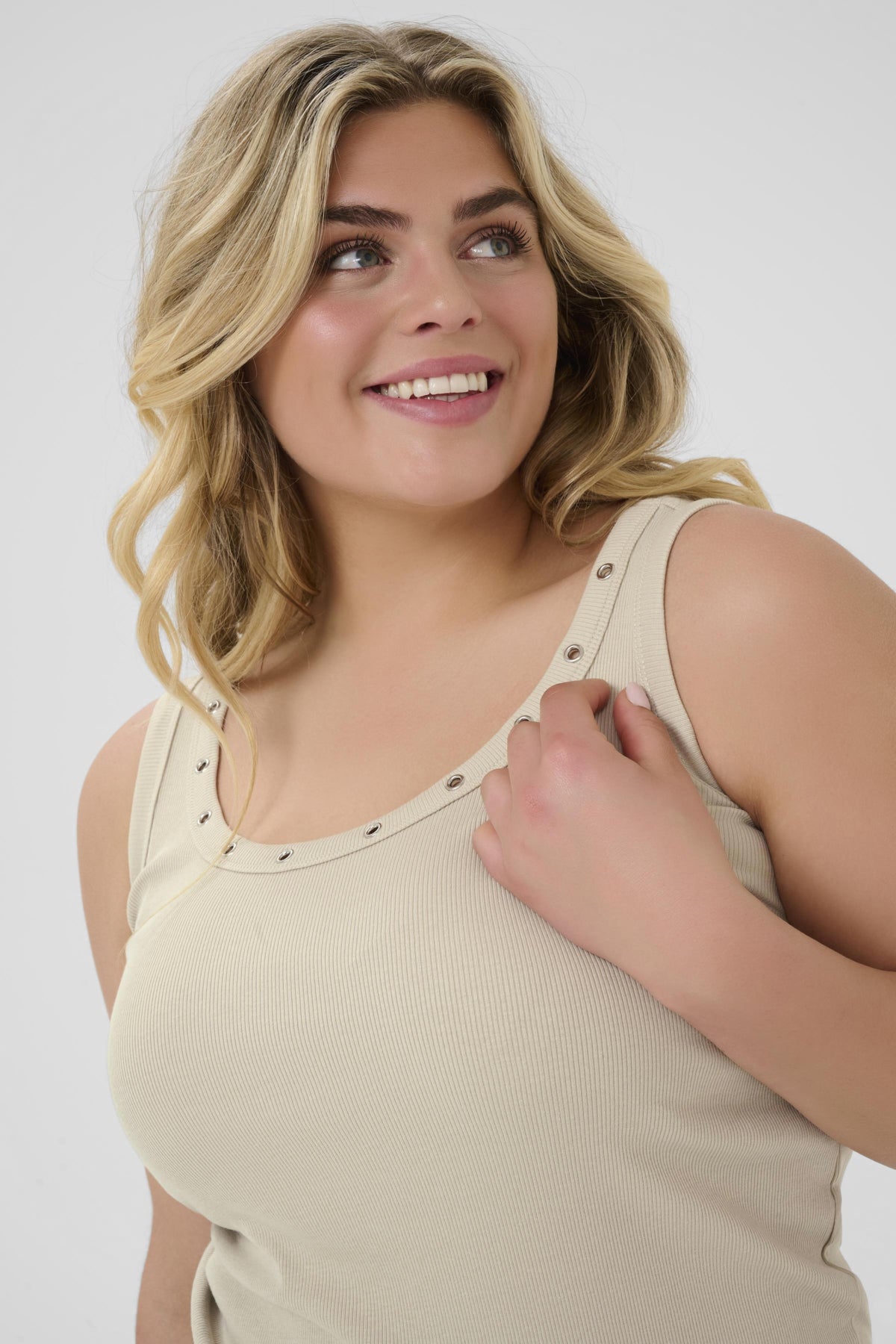 Carina Eyelets Hlýrabolur