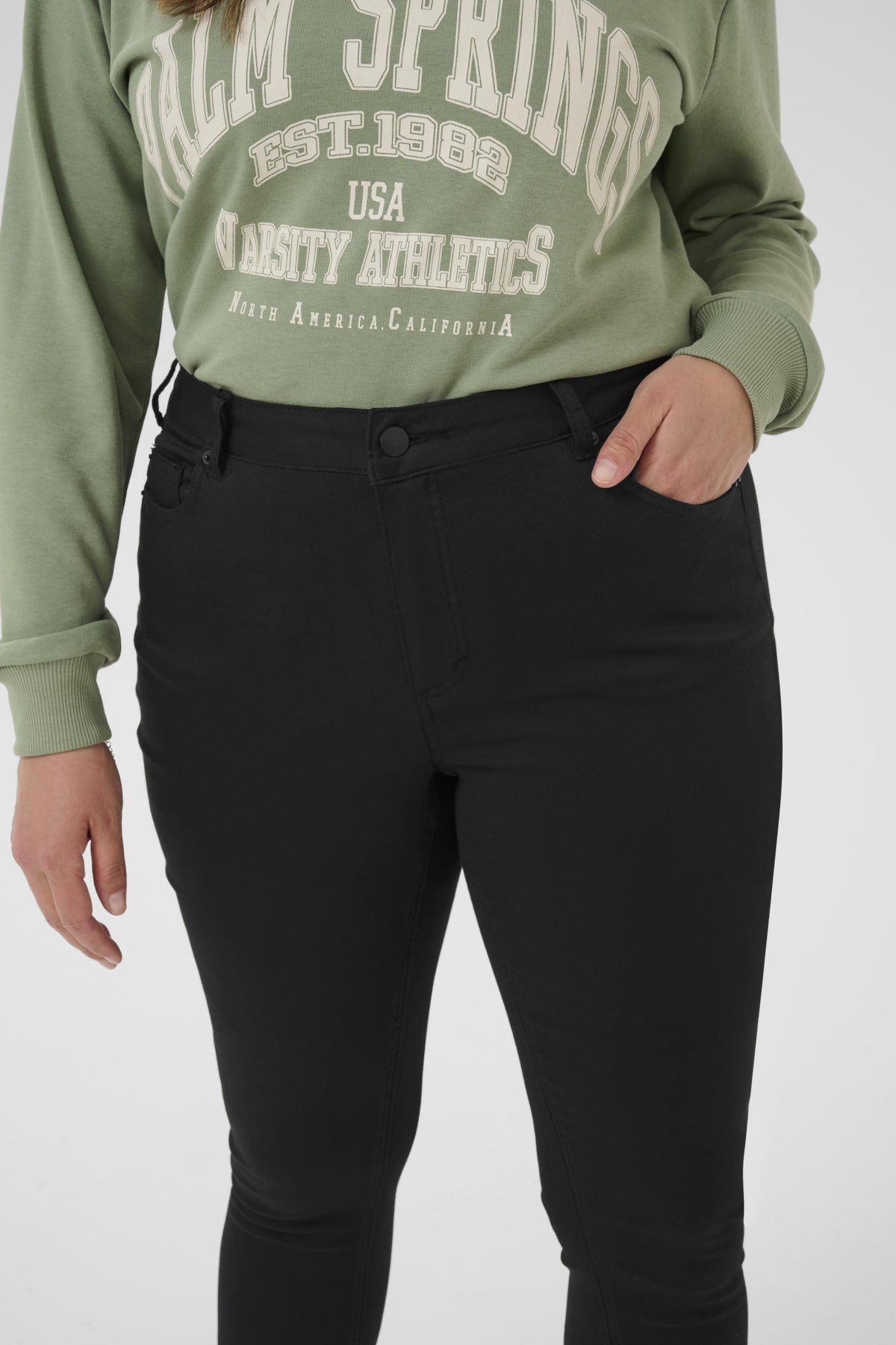 Dina Slim Jeans - Svartar