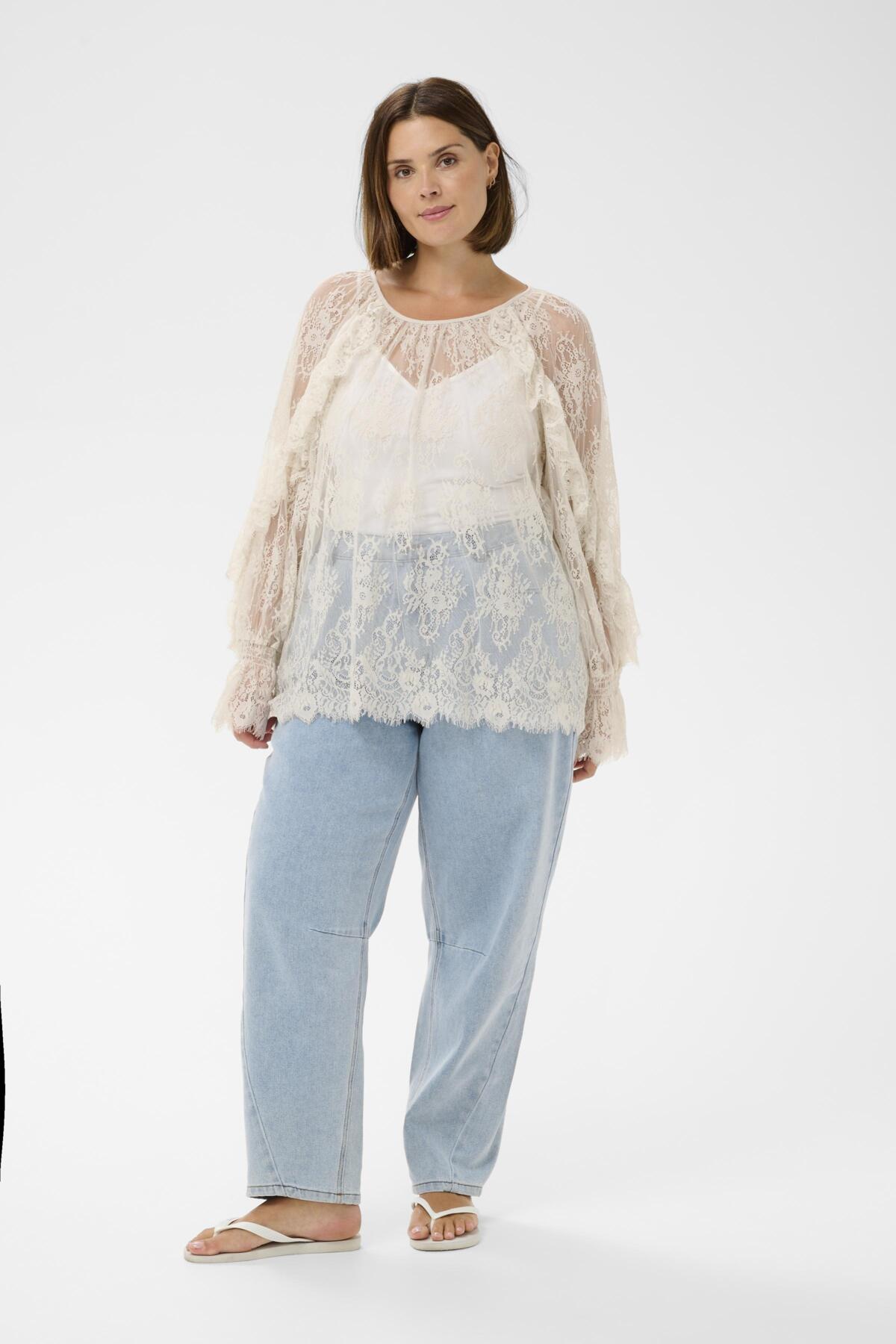 Amalia Lace Blússa