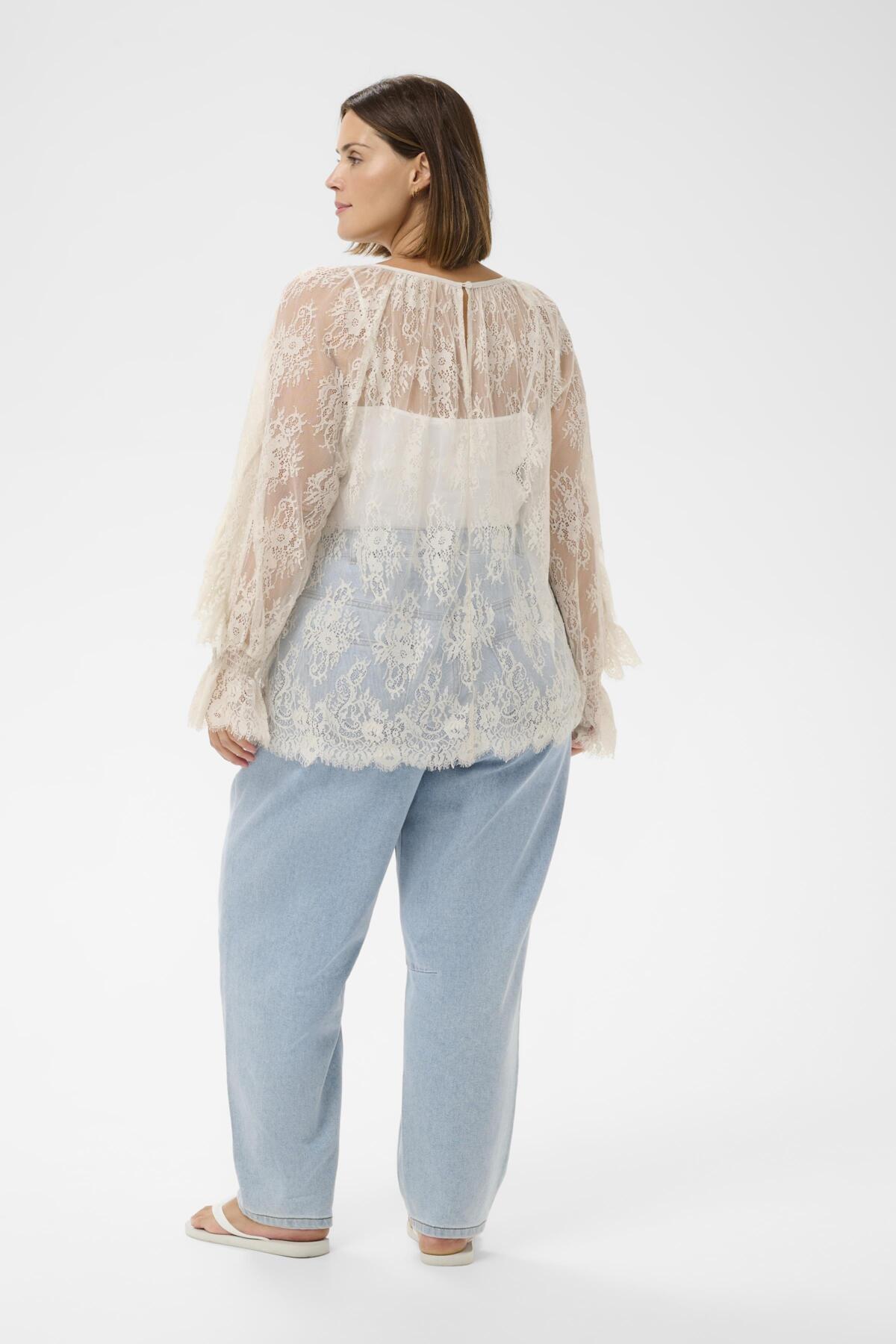 Amalia Lace Blússa