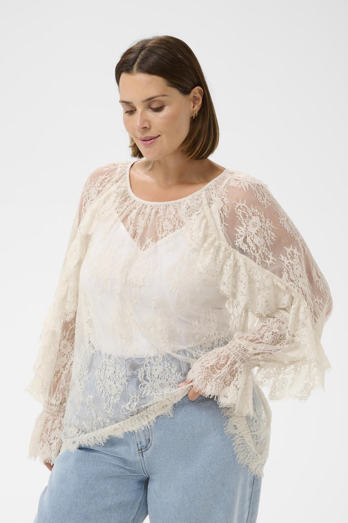 Amalia Lace Blússa