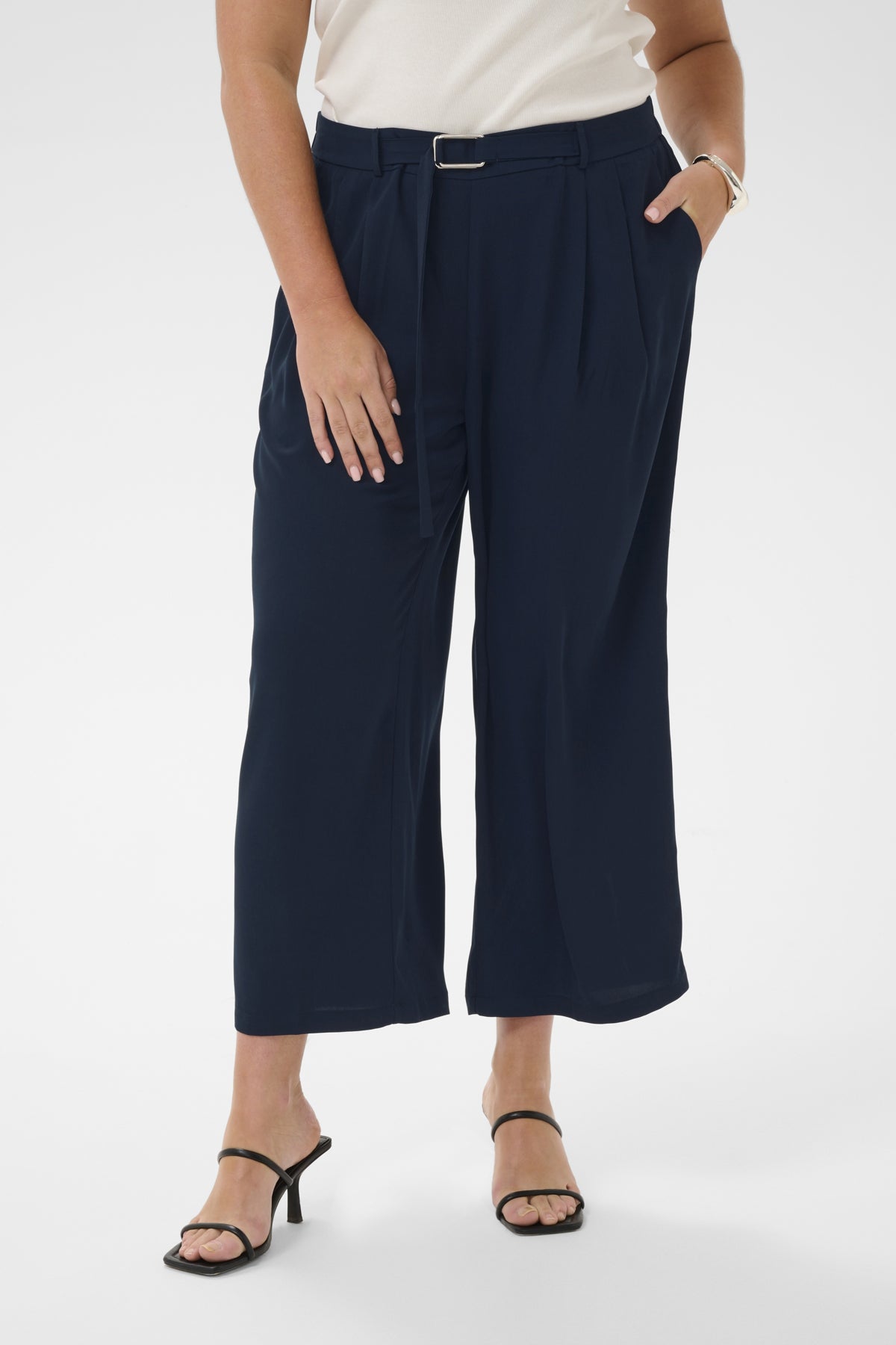 Cilia Cropped Buxur