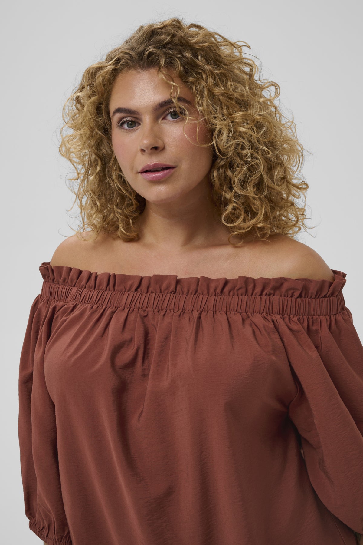 Neela Offshoulder Toppur