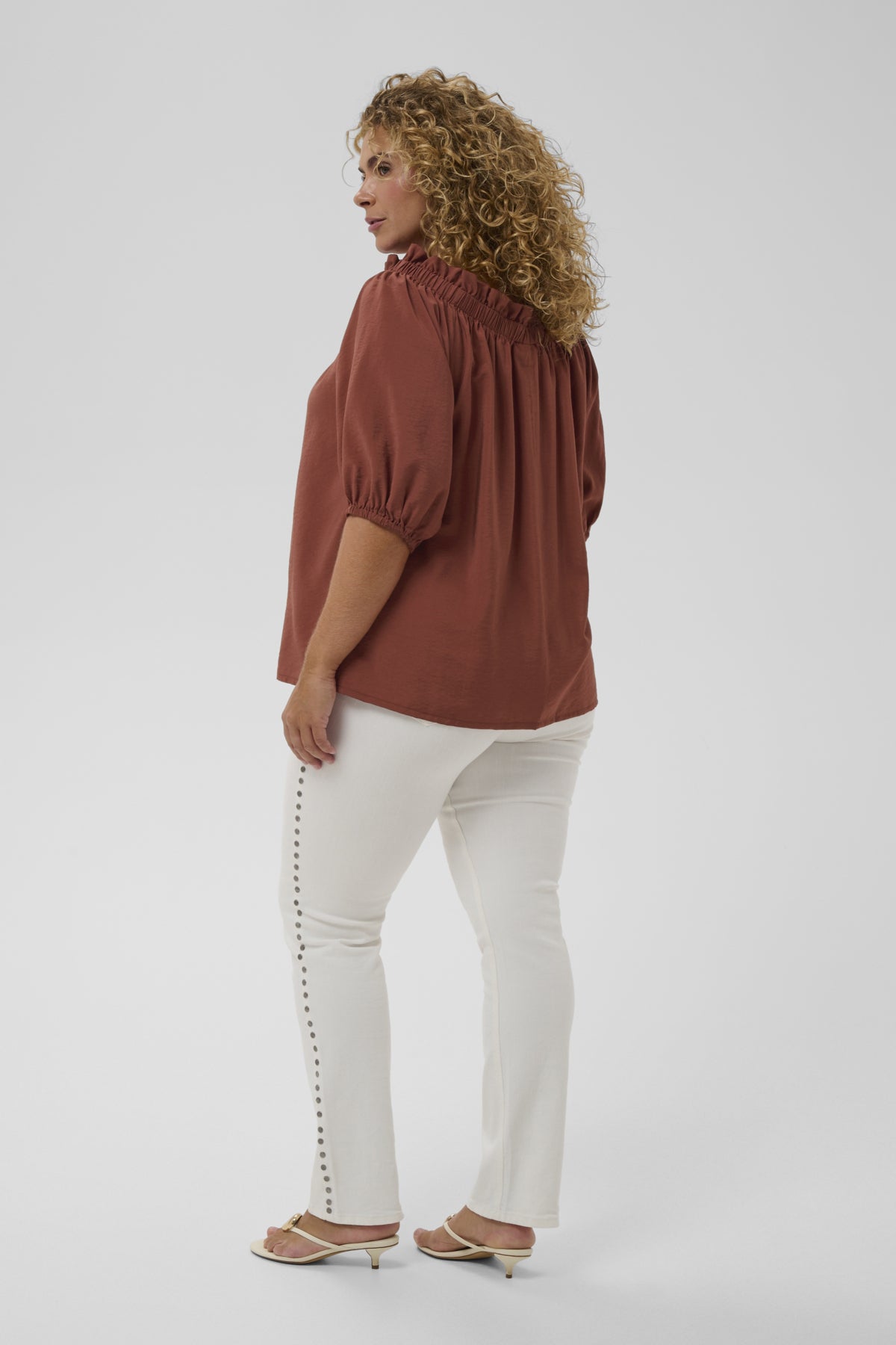 Neela Offshoulder Toppur