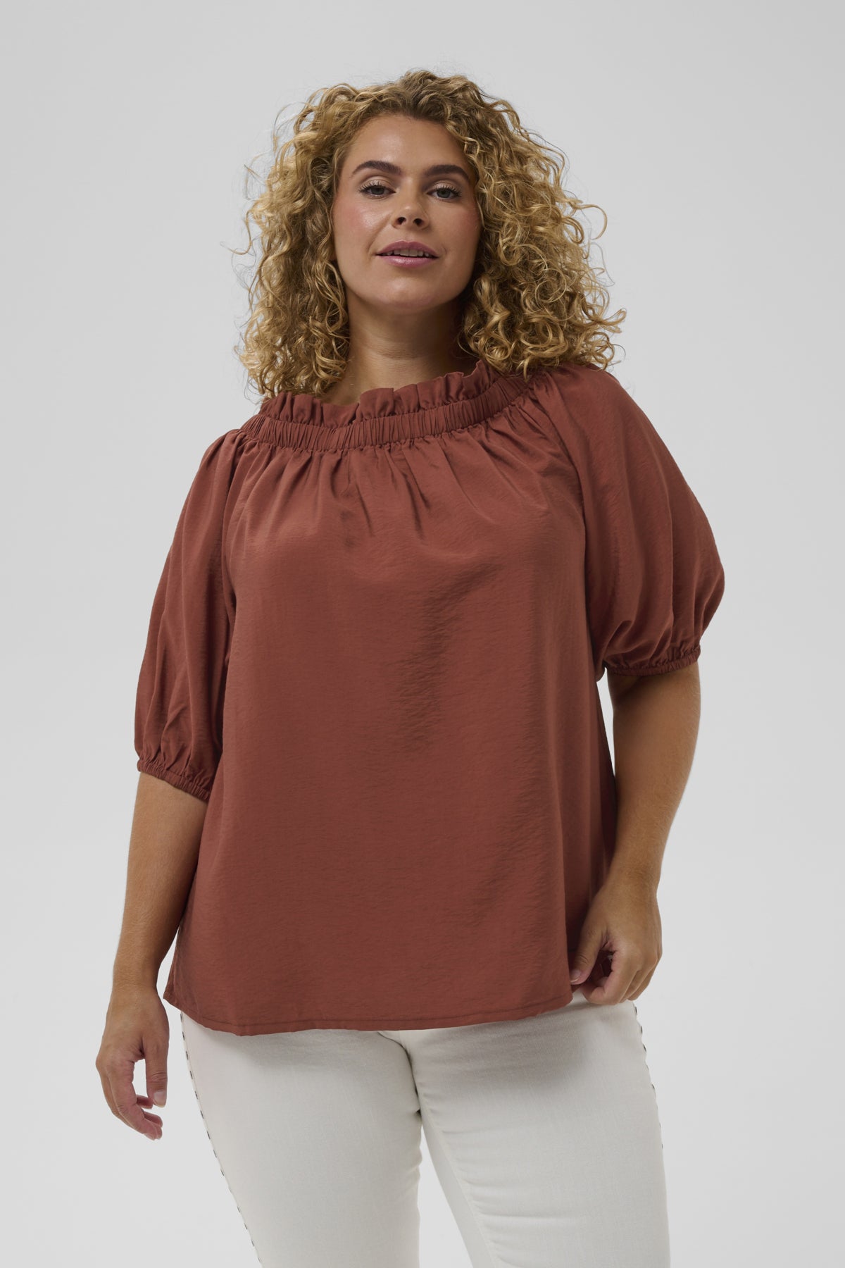 Neela Offshoulder Toppur