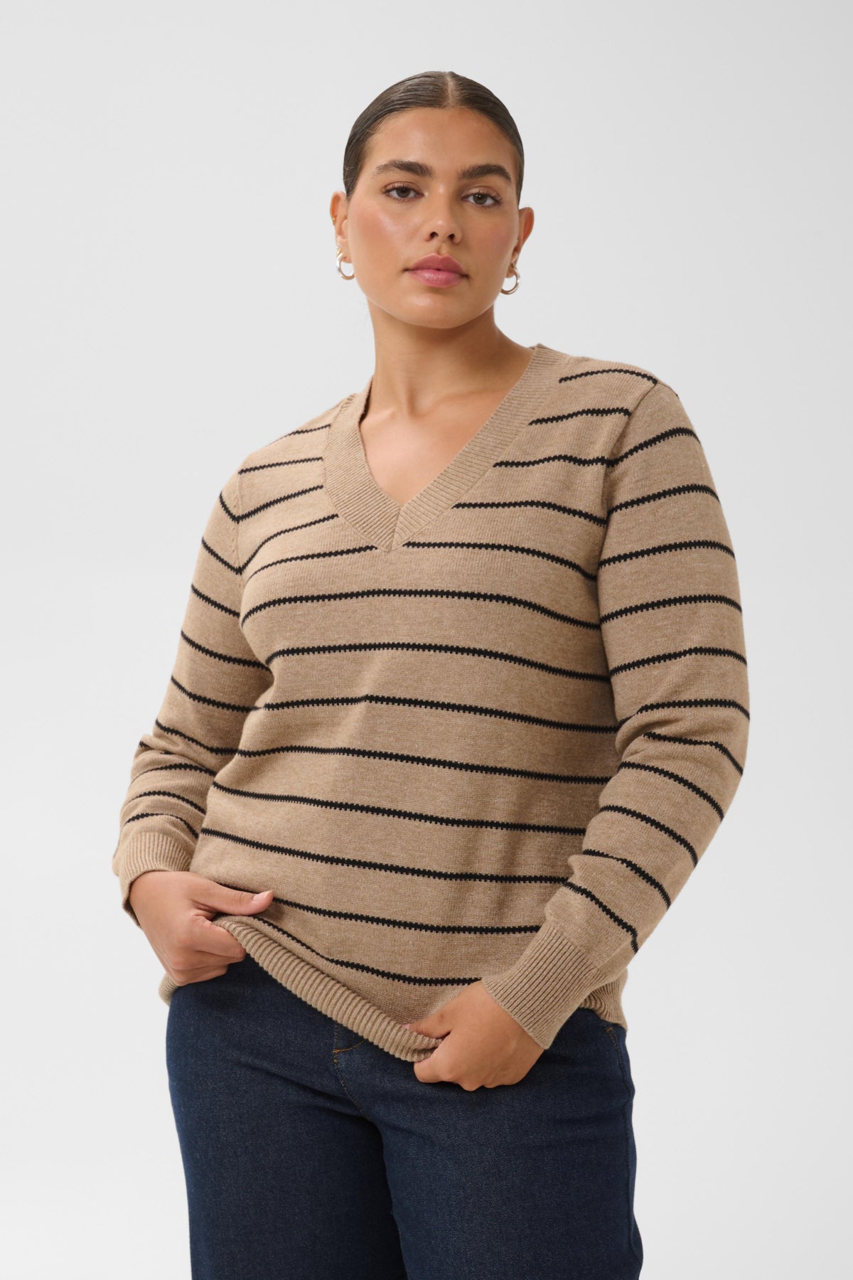 Ariella V-neck Peysa