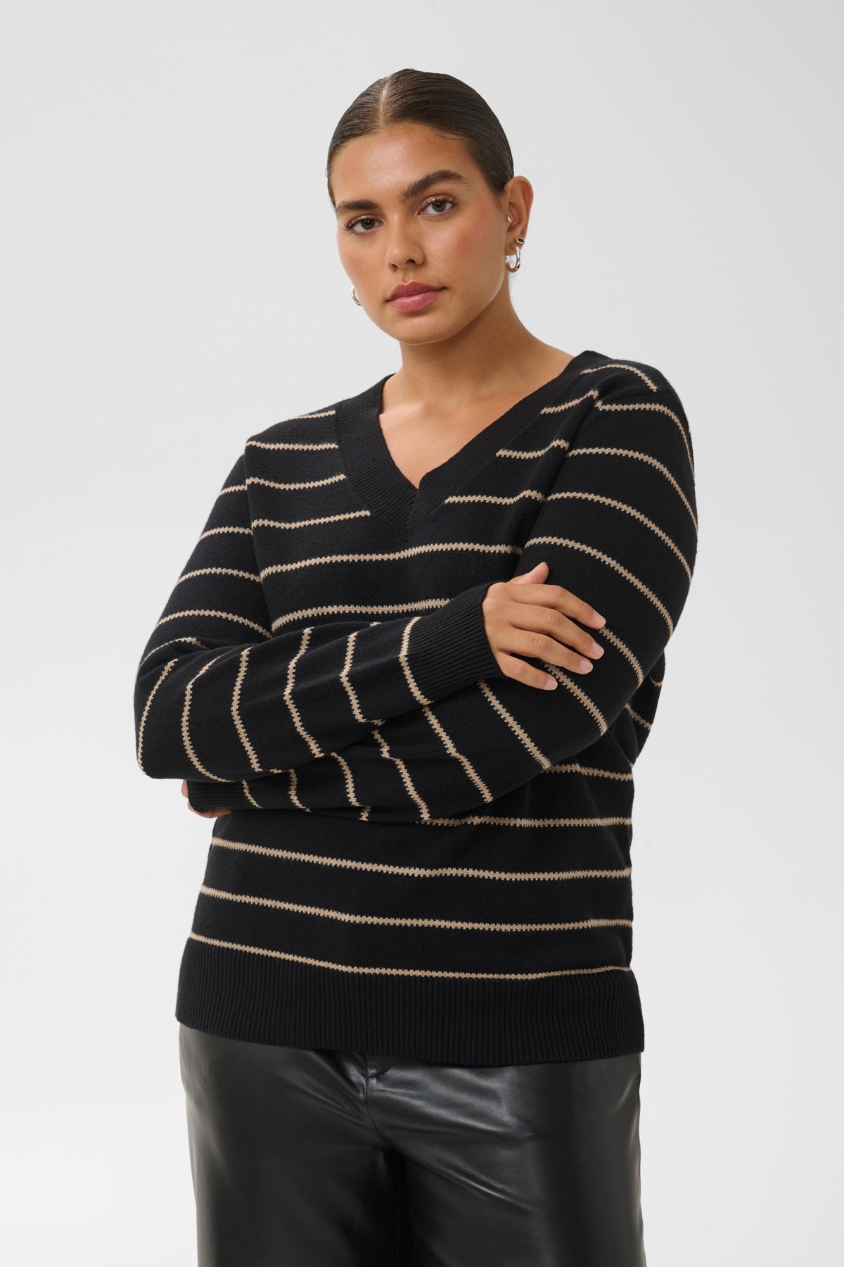 Ariella V-neck Peysa