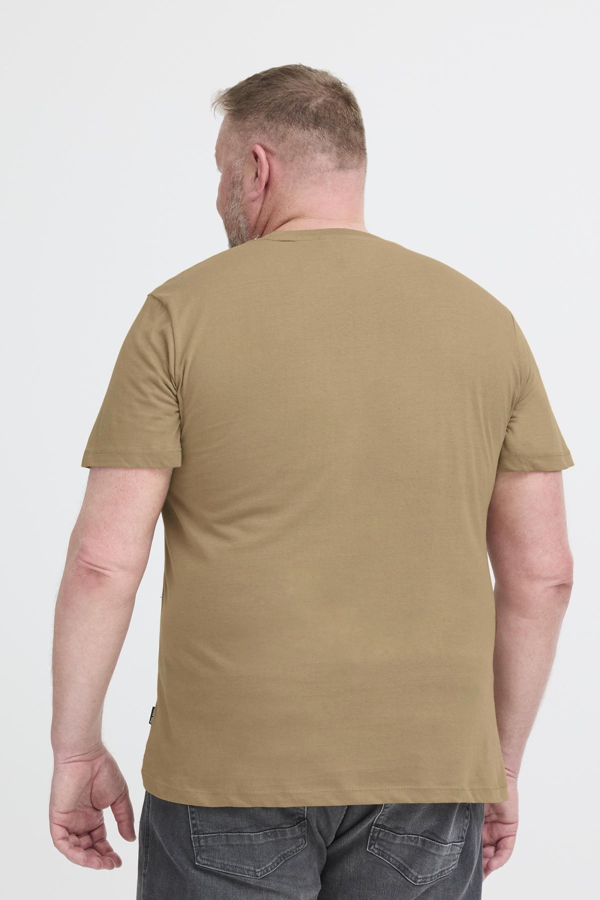 Kaven Stuttermabolur