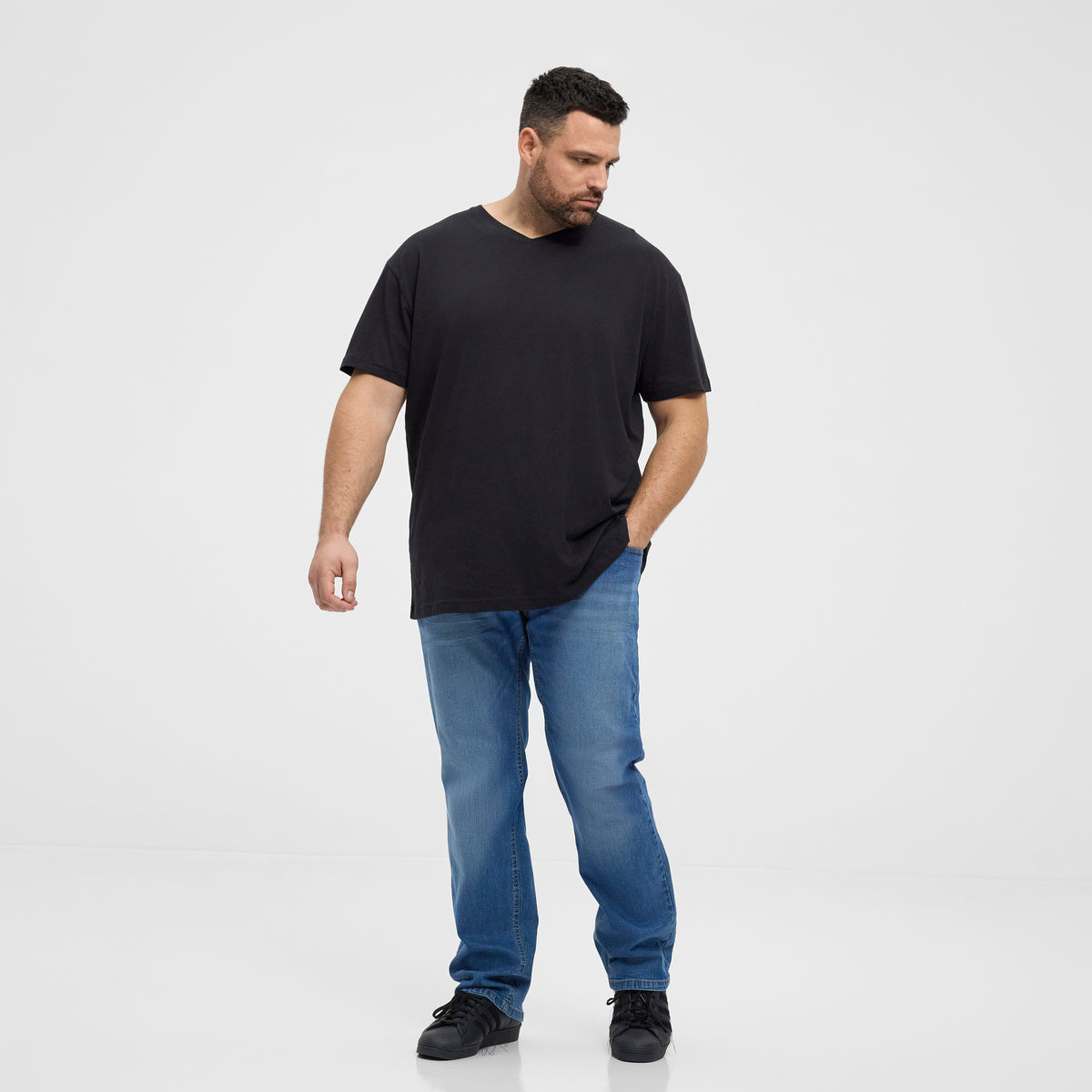 North V-neck Stuttermabolur