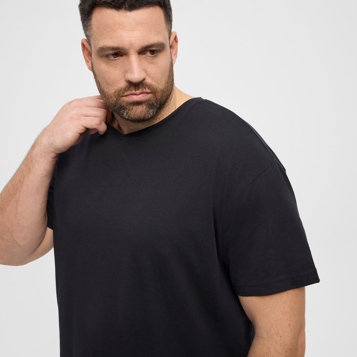 North V-neck Stuttermabolur