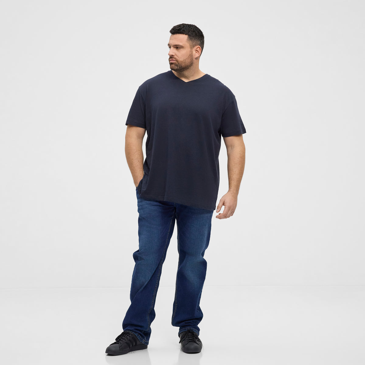 North V-neck Stuttermabolur