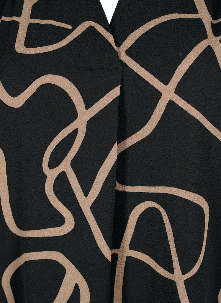 Black Graphic Blússa