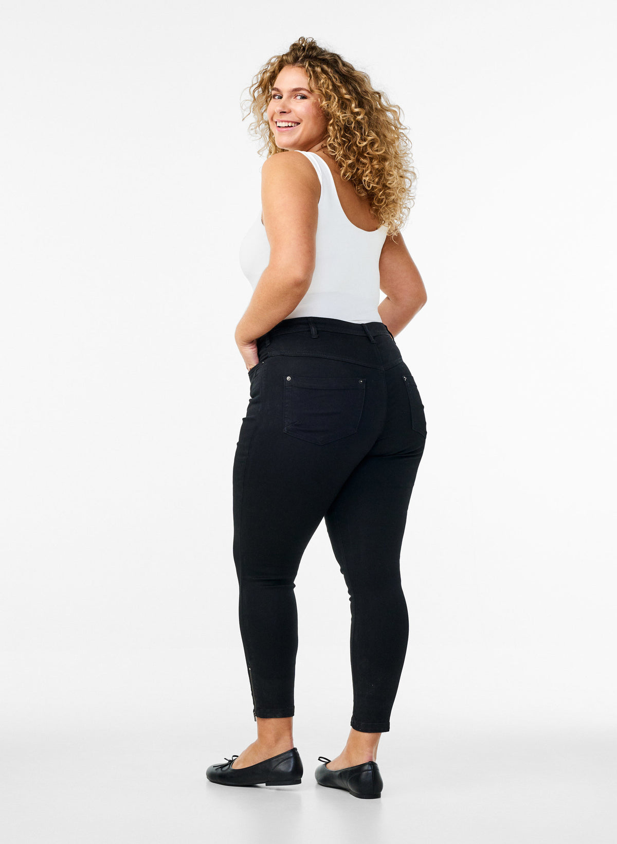 Luna Cropped Amy Gallabuxur