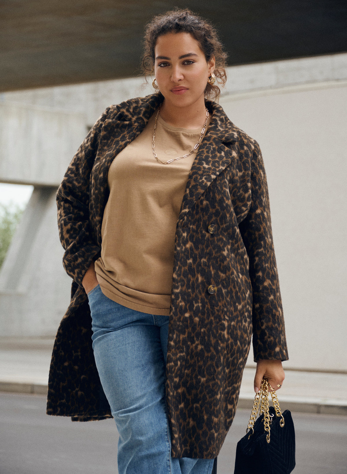 Emelie Stuttermabolur