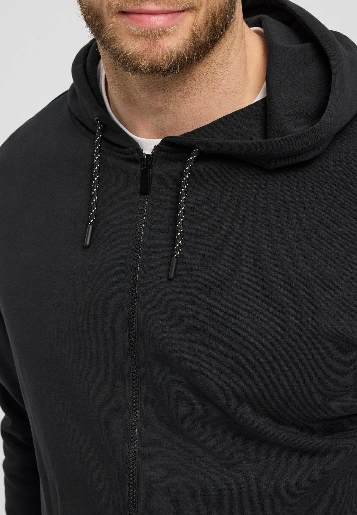 Latitude Zip Hettupeysa